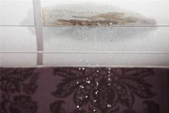 梦见屋顶漏水