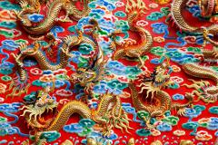 什么属相管得住龙